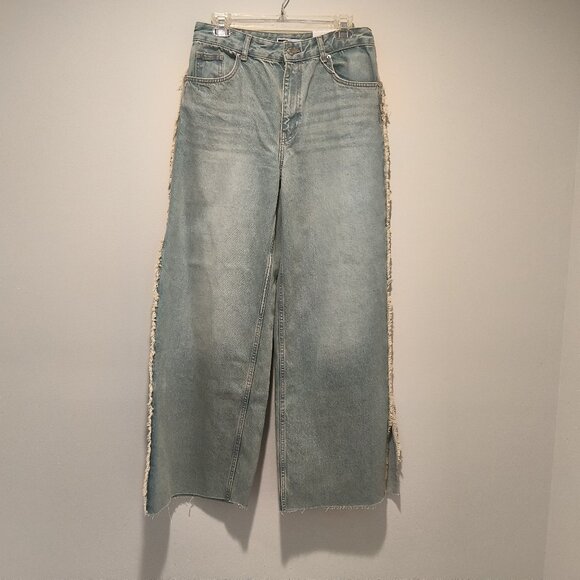 Bershka NWT Frayed Hem Light Blue Jeans 100% Cotton Size 4 - Picture 1 of 8
